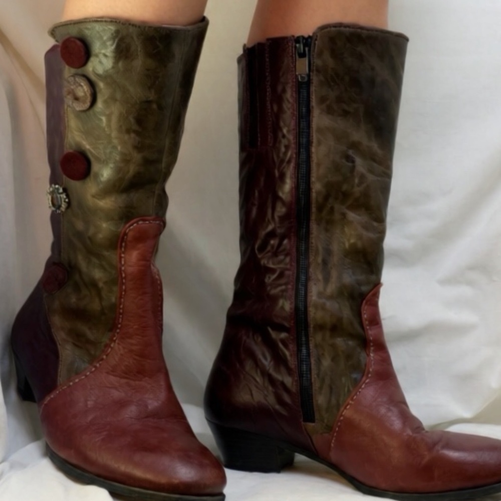 Think! Boots Womens Size 39 (8.5) Art to Wear Whimsigoth Button Detail Witchy